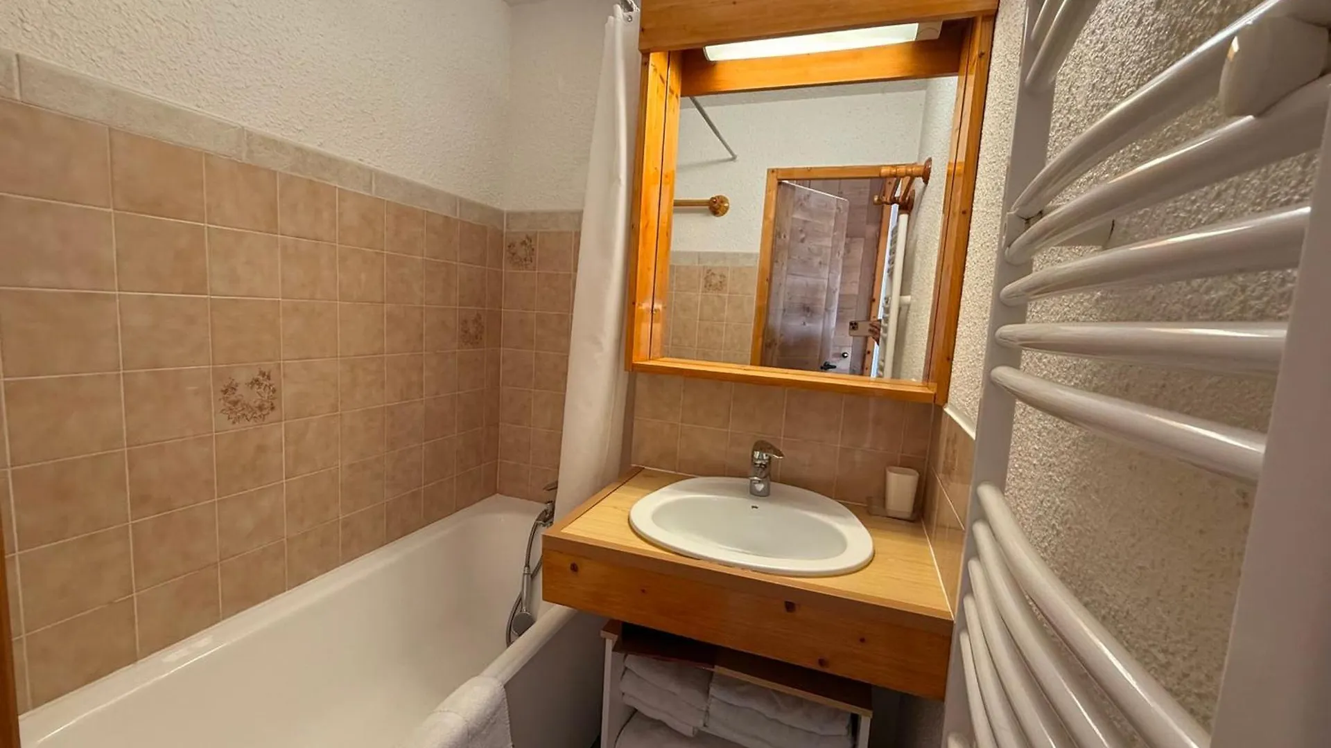 Les Saisies - Studio Cabine Avec Garage Pour 4-5 Personnes, Ensoleille, Vue Sur Pistes, Non Fumeur - Fr-1-293-152